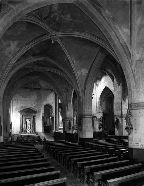 Vue générale du bas-côté nord depuis le fond de l'église