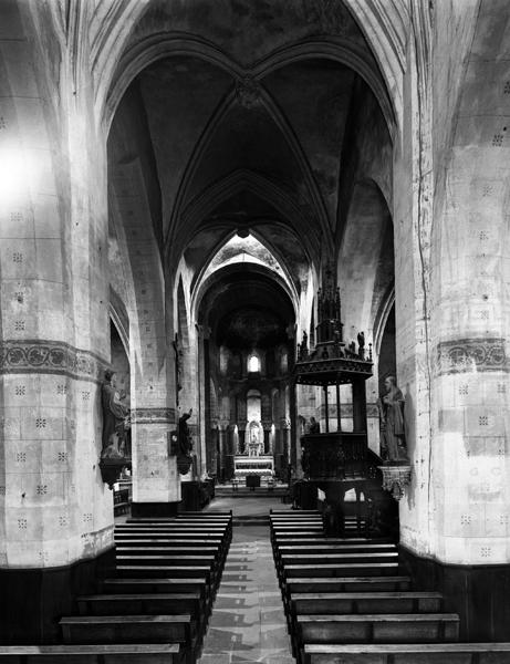 Vue générale de la nef et du choeur