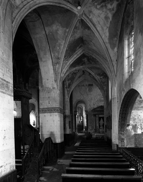 Vue générale du bas-côté sud depuis le fond de l'église