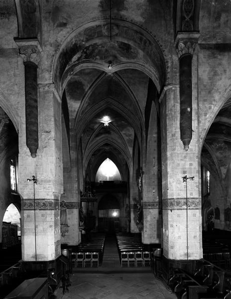 Vue générale de la nef depuis le choeur