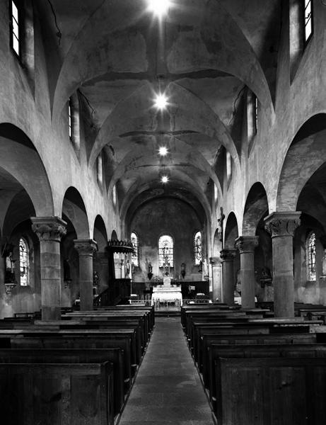 Vue générale de la nef,des bas-côtés et du choeur,depuis l'entrée