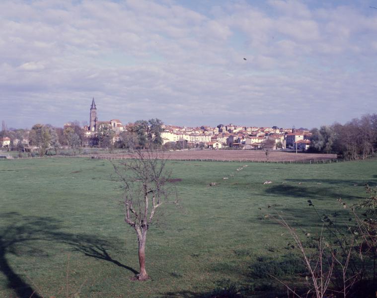 Vue générale de la ville de Maringues depuis le sud