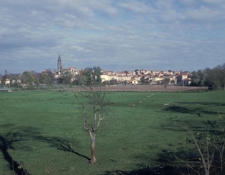 Vue générale de la ville de Maringues depuis le sud