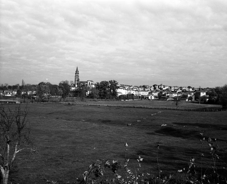 Vue générale de la ville de Maringues depuis le sud