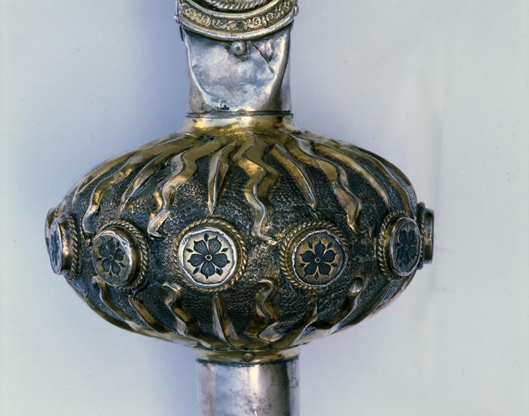 Croix de procession, détail : face antérieure du noeud