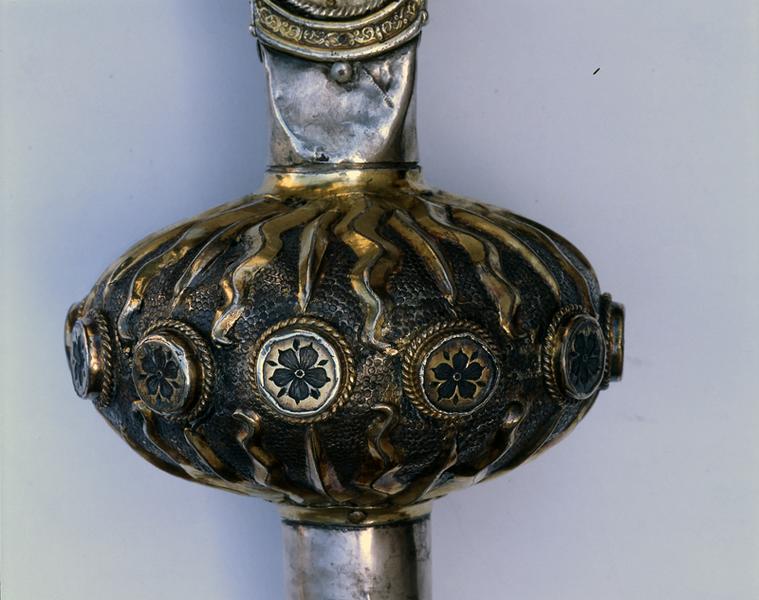 Croix de procession, détail : face antérieure du noeud