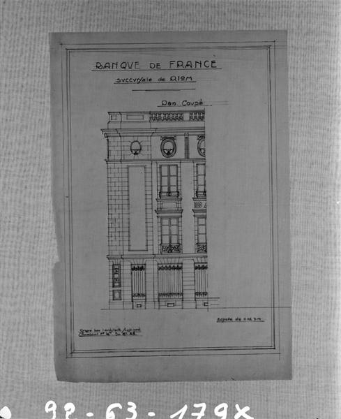 Banque de France. Succursale de Riom. Pan coupé. Calque, crayon noir, par Louis Jarrier, 30 octobre 1923.