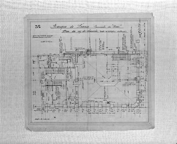 Banque de France. Succursale de Riom. Plan du rez-de-chaussée. Calque, encres noire et rouge; par Louis Jarrier, 21 juillet 1922.