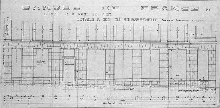 Banque de France de Riom. Détails à 0,05 du soubassement (face rue de l'Intendance d'auvergne).