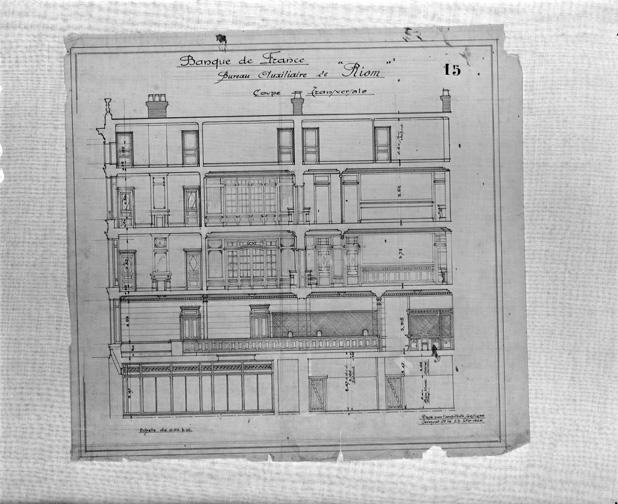 Banque de France. Bureau auxiliaire de Riom. Coupe transversale. Calque, encres noire et rouge, par Louis Jarrier, 23 décembre 1922.