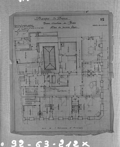 Banque de France. Bureau auxiliaire de Riom. Plan du 1er étage. Calque, encres noire et rouge, par Louis Jarrier, 31 octobre 1922- 5 mai 1923.