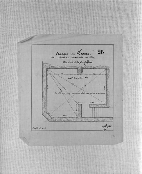Banque de France. Bureau auxiliaire de Riom. Plan de la salle des coffres. Calque, encre noire, par Louis Jarrier, 14 octobre 1922.