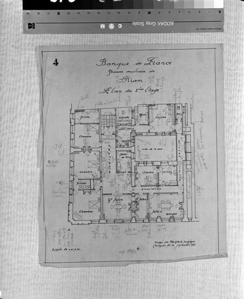 Banque de France. Bureau auxiliaire de Riom. Plan du 2ème étage. Calque, encre noire, crayon noir; par Louis Jarrier, septembre 1921.