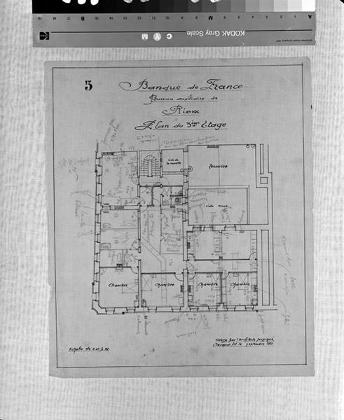 Banque de France. Bureau auxiliaire de Riom. Plan du 3 ème étage. Calque, encre noire, crayon noir; par Louis Jarrier, septembre 1921.