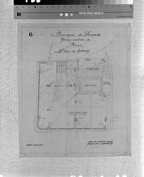 Banque de France. Bureau auxiliaire de Riom. Plan des toitures. Calque; par Louis Jarrier, septembre 1921.