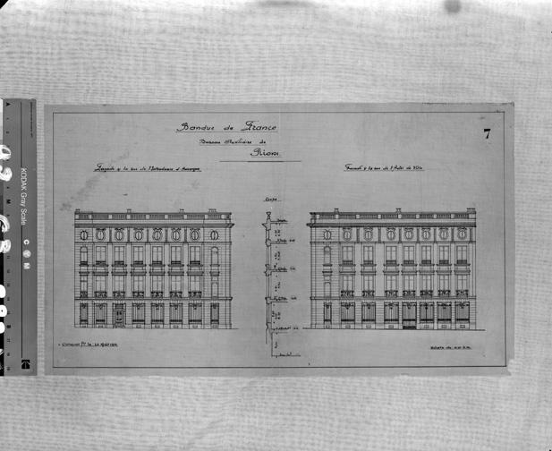 Banque de France. Bureau auxiliaire de Riom. Façade sur la rue de l'Intendance d'Auvergne. Façade sur l'Hôtel de ville. Calque, encre noire, par Louis Jarrier, 26 août 1921.
