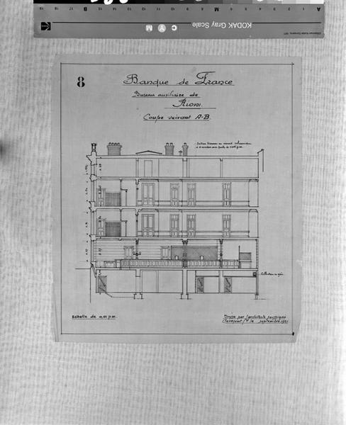 Banque de France. Bureau auxiliaire de Riom. Coupe suivant A-B. Calque, encre noire; par Louis Jarrier, septembre 1921.