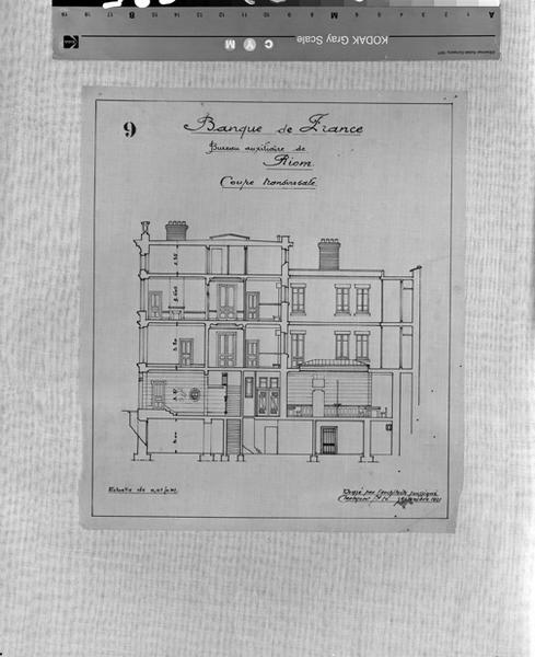 Banque de France. Bureau auxiliaire de Riom. Coupe transversale. Calque, encre noire; par Louis Jarrier, septembre 1921.