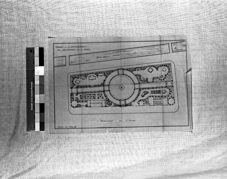 Projet d'aménagement de boutiques et d'abris., plan. [Projet non réalisé].