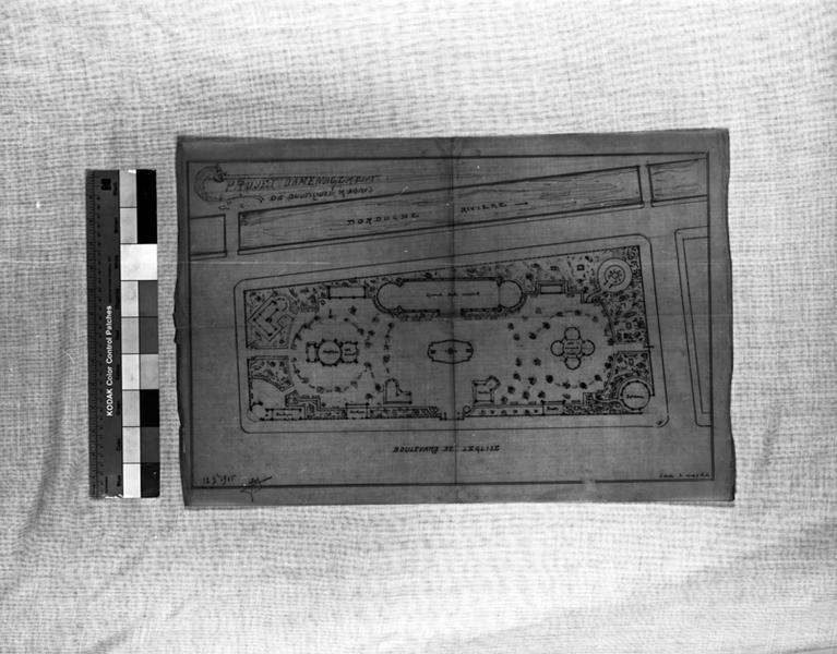 Projet d'aménagement de boutiques et abris., plan. [Projet non réalisé].