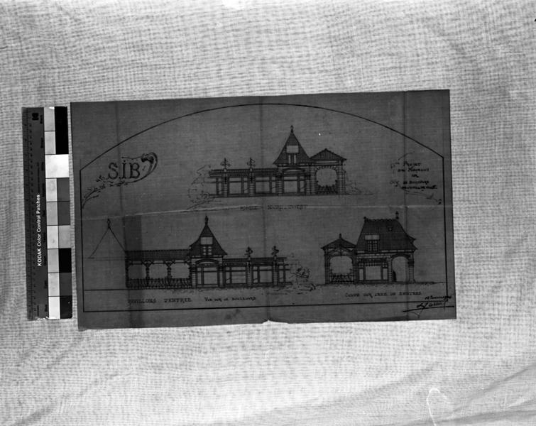S.I.B. Projet de magasins sur le boulevard de l'hôtel de ville. Angle nord-ouest. Pavillons d'entrée - Vue sur le boulevard. Coupe sur l'axe de l'entrée. [Projet non réalisé].