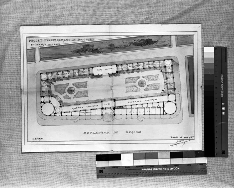 Projet d'aménagement de boutiques et d'abris couverts. Plan. [Projet non réalisé].
