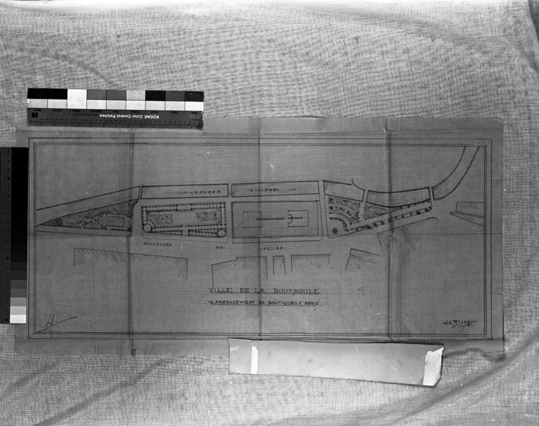 Ville de La Bourboule. Aménagement de boutiques et abris. Plan d'ensemble. [Projet non réalisé].