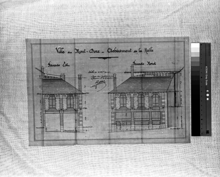 'Ville du Mont-Dore Achèvement de la halle Façade est, façade nord Calque, encres noire et rouge; par Louis Jarrier, 17 mars 1904'