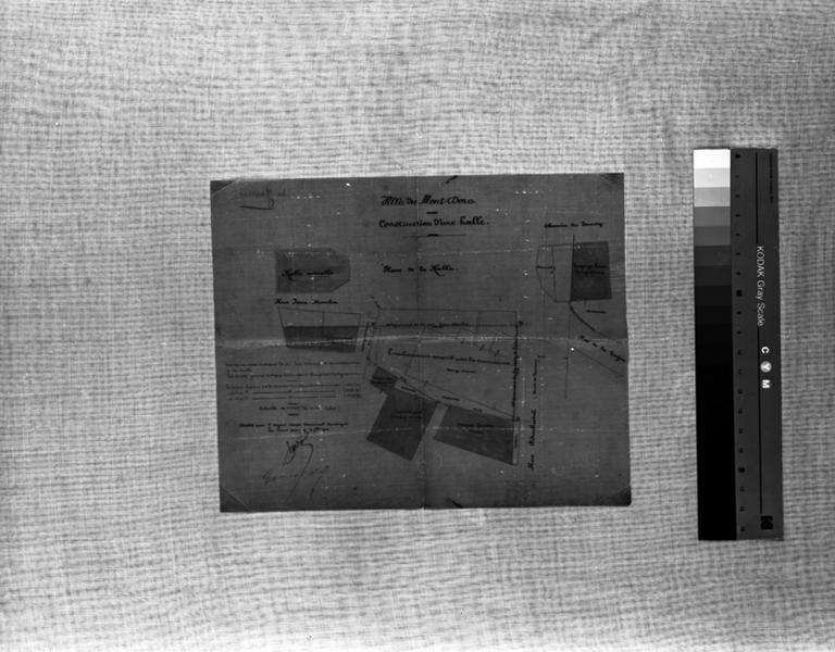 Ville du Mont-Dore. Construction d'une halle. Emplacement acquis par la commune. Calque, encres noire et rouge, lavis gris, 18 novembre 1901.