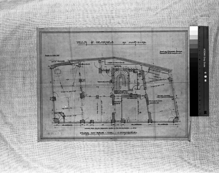 'Villa St Georges au Mont-Dore Plan du rez-de-chaussée Calque, encres noire et rouge, lavis marron clair; par Louis Jarrier, 28 septembre 1913'