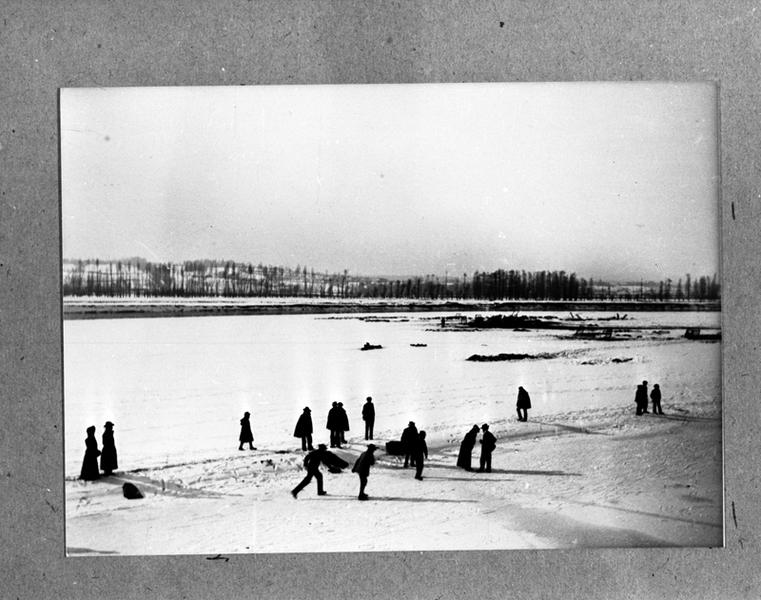 Vue des bords d'Allier en hiver, photographie noir et blanc d'après plaque de verre, s.n., s.d.