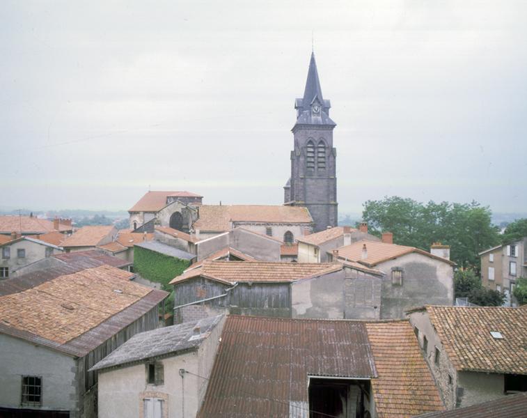 Vue générale de l'église depuis le nord