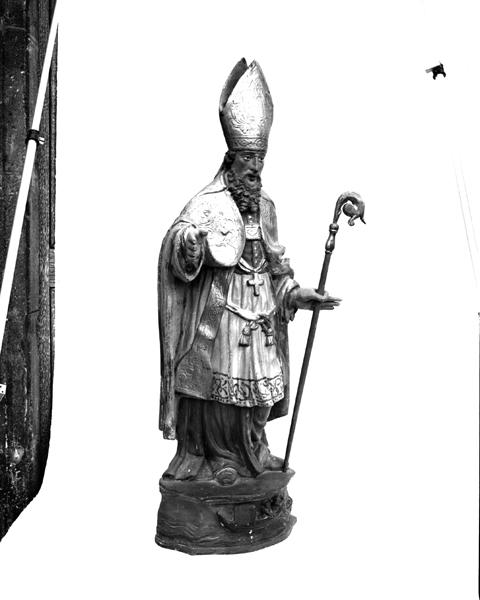 Saint Nicolas:vue générale de trois quarts,coté droit de la statue