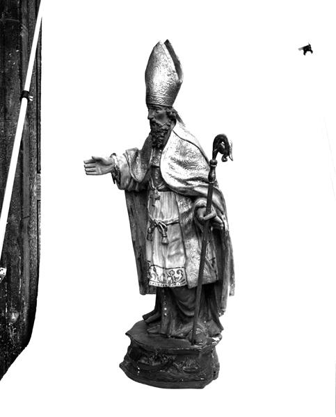 Saint Nicolas:vue générale de trois quarts,coté gauche de la statue