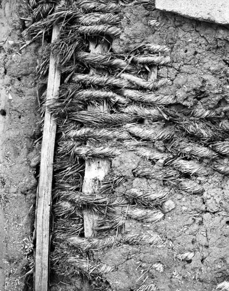 Détail d'un mur en torchis (village de Vendègre)