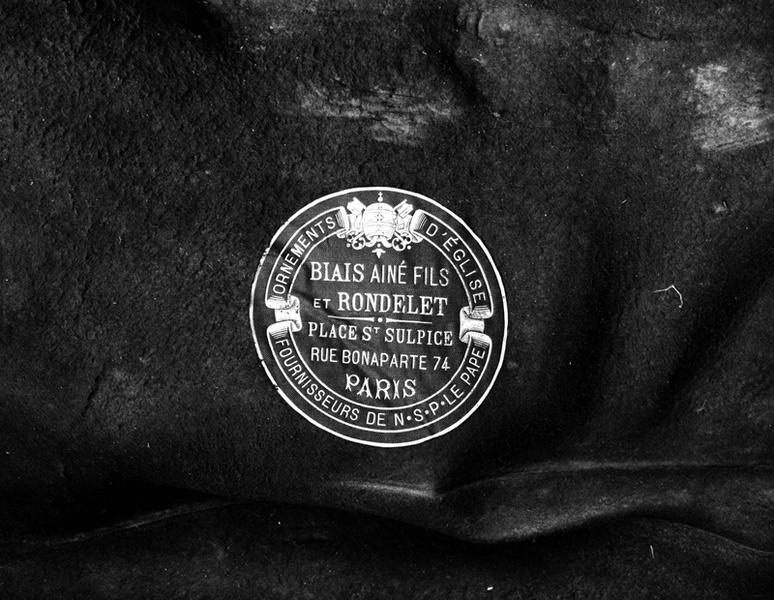 Marque de marchand sur la face interne du couvercle de l'écrin : Biais aîné fils et Rondelet, Paris.