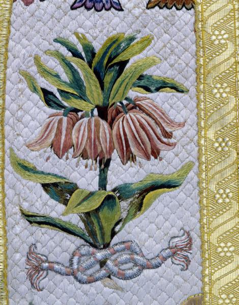 Chasuble, devant, fond, côté droit, détail : couronne impériale (Fritillaria imperialis Linné).