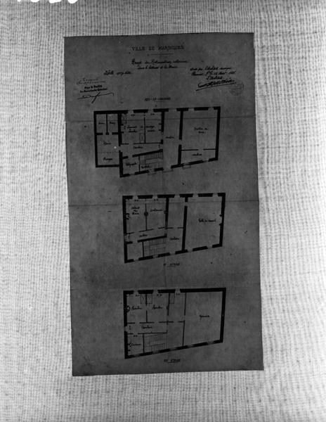 Ville de Maringues. Projet de restauration intérieure dans le bâtiment de la mairie., plans, dessin encre et lavis sur calque, par Achille Ballière, le 12 août 1885.