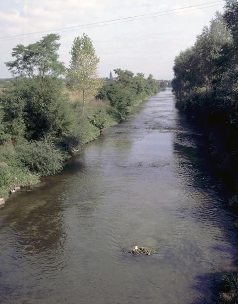 Vue générale du trace rénové de la Morge, en aval du lieu-dit La Côte-Rouge.