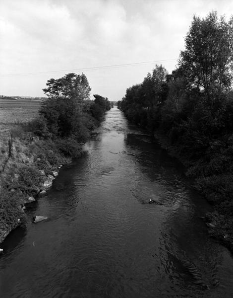 Vue générale du trace rénové de la Morge, en aval du lieu-dit La Côte-Rouge.