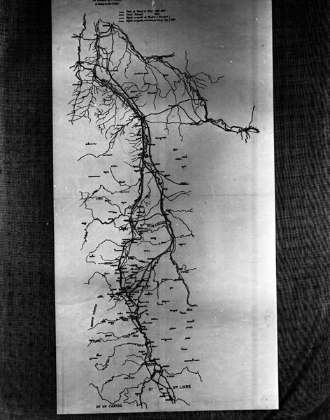 Carte hydrographique au 200 000e du bassin de l'Allier, de Brioude au Bec d'Allier [avec tracés des projets de canal latéral à l'Allier], héliogravure(?) en noir et rouge, s.n., s.d. [1901 ?].