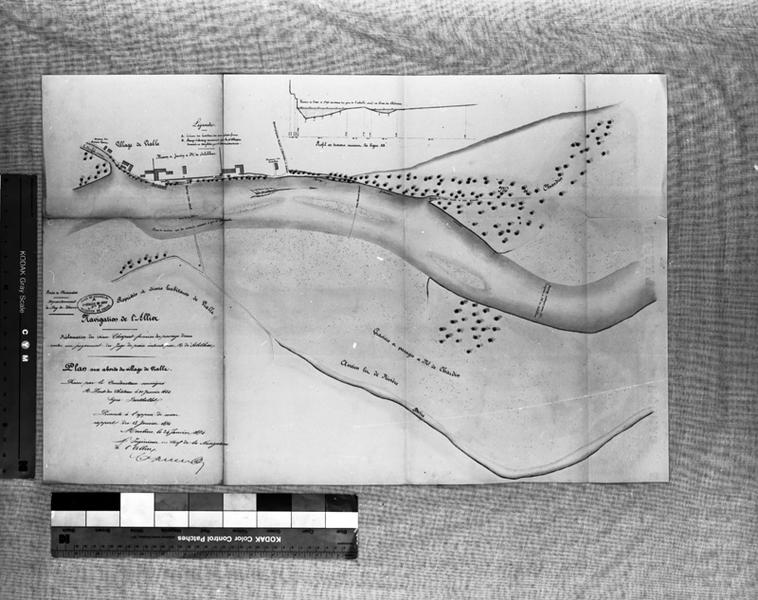 Plan aux abords du village de Vialle [indication de l'emplacement du passage du bac après la crue de 1853], dessin au lavis, par Berthollet,conducteur des Ponts et Chaussées, 1854.