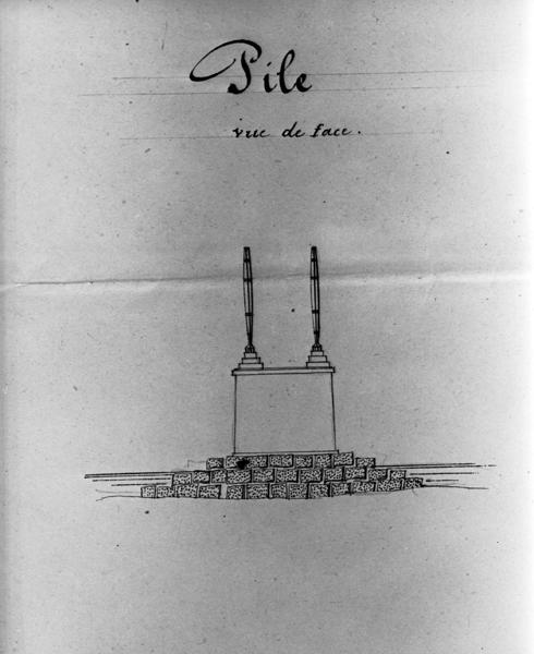 Projet de reconstruction du pont suspendu établi primitivement sur l'Allier à Crevant [détail d'une pile], élévations, plan, coupe sur le tablier, dessin encre et lavis sur papier, par les administrateurs de la Société civile des quatre ponts sur la Charente et l'Allier, Bordeaux, le 20 novembre 1846.