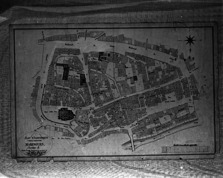 Plan d'alignement de la ville de Maringues. Section A. Première feuille comprenant les quartiers de l'hôtel de ville, de la halle, Marchadial et de l'église., dessin encre et lavis sur papier, par Auguste Grenier, 1843.