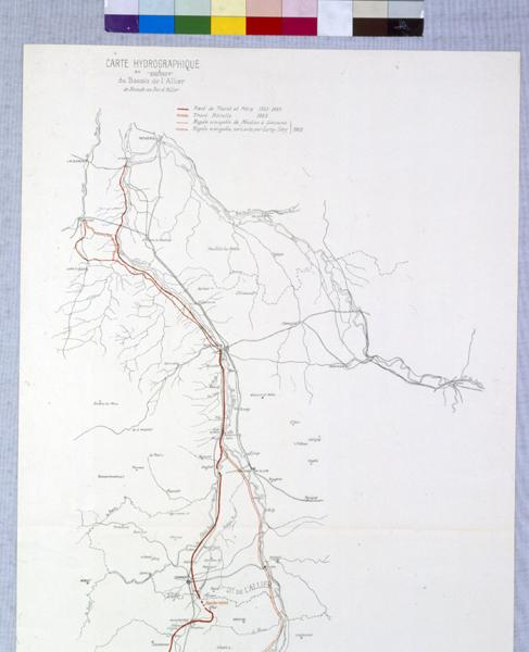 Carte hydrographique au 200 000e du bassin de l'Allier, de Brioude au Bec d'Allier [avec tracés des projets de canal latéral à l'Allier], héliogravure(?) en noir et rouge, s.n., s.d. [1901 ?], [détail].