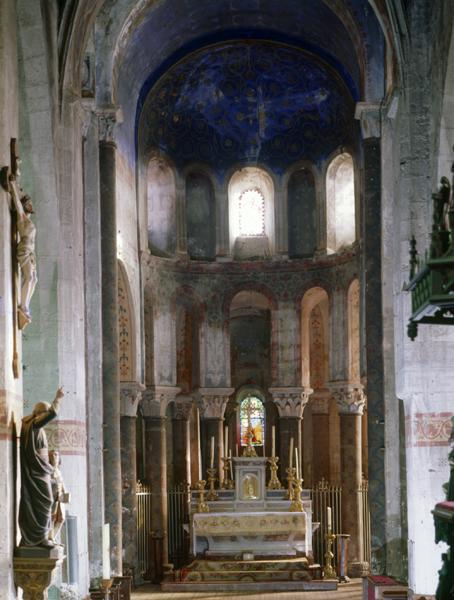 Vue générale du choeur depuis la nef