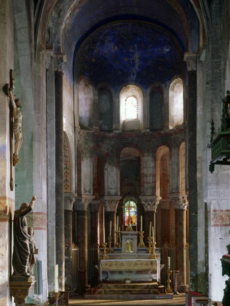 Vue générale du choeur depuis la nef