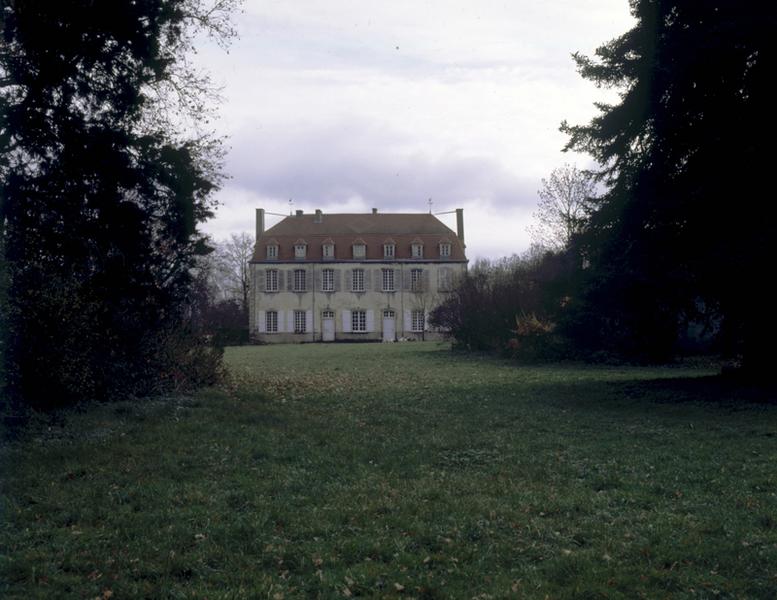 Vue générale du château depuis le parc
