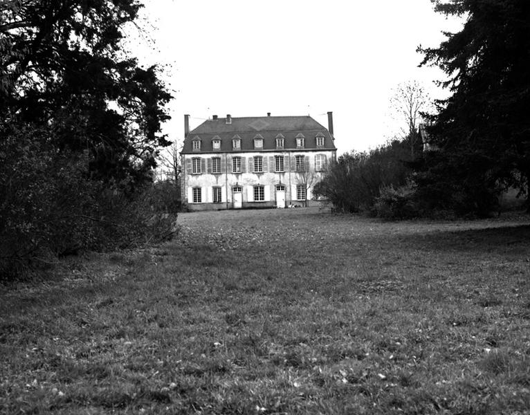 Vue générale du château depuis le parc