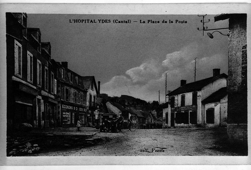 L'Hôpital Ydes (Cantal). La place de la poste. [Actuelle rue du Dr Basset].